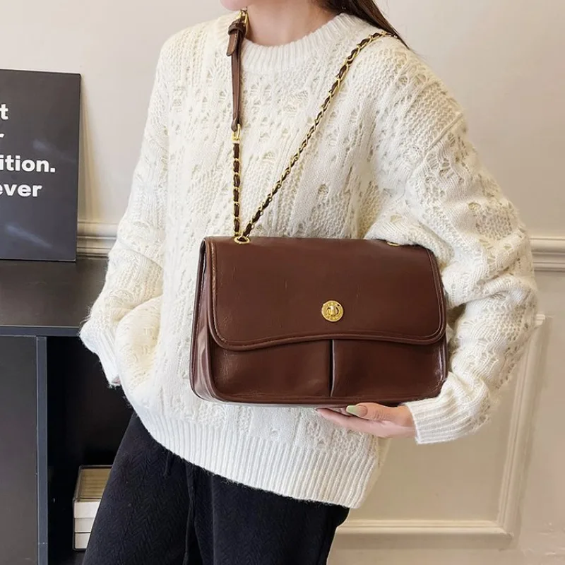 

Stylish Trendy Fashionable Clutch Bag Mini Simple Vintage Design For Women With Letter Logo And Crossbody Strap