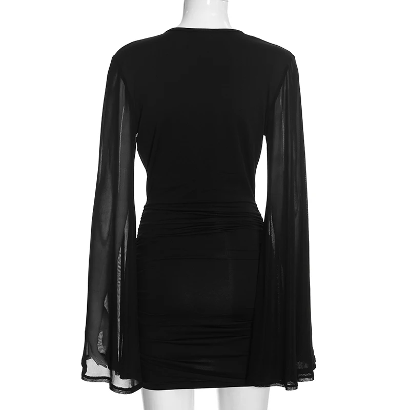 Einfarbiges, sexy, tief ausgeschnittenes, langärmeliges, figurbetontes Minikleid aus Netzstoff mit Falten – Detail 11