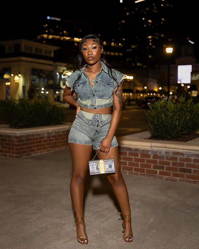 تتجه الدنيم المرقعة امرأة 2 قطعة مجموعة واحدة الصدر الجبهة جيب سترة أعلى والسراويل ليلة خارج وتتسابق مطابقة مجموعات