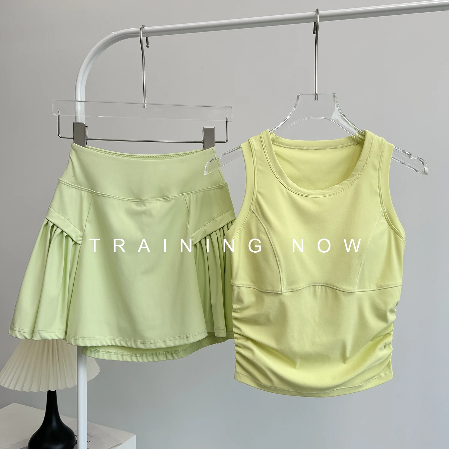 

Теннисный костюм для женщин, летний тренажерный зал, закрывающий грудь, жилет для йоги, антиэкспозиционная быстросохнущая юбка для бега