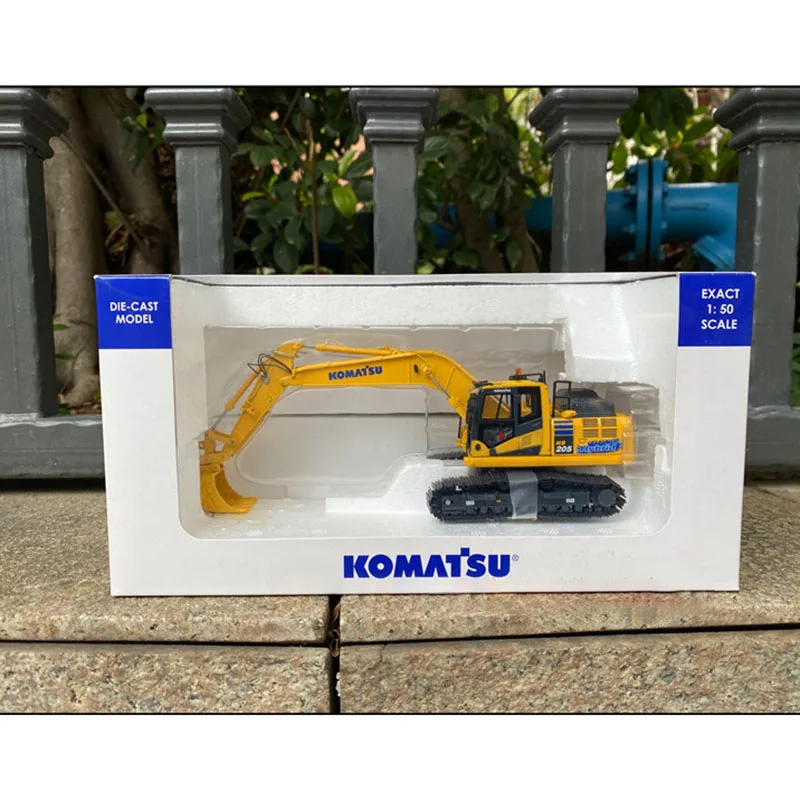 UH 1:50 Scale Komatsu HB 205LC Hybrid Alloy Excavator Engineering Car Model 8136