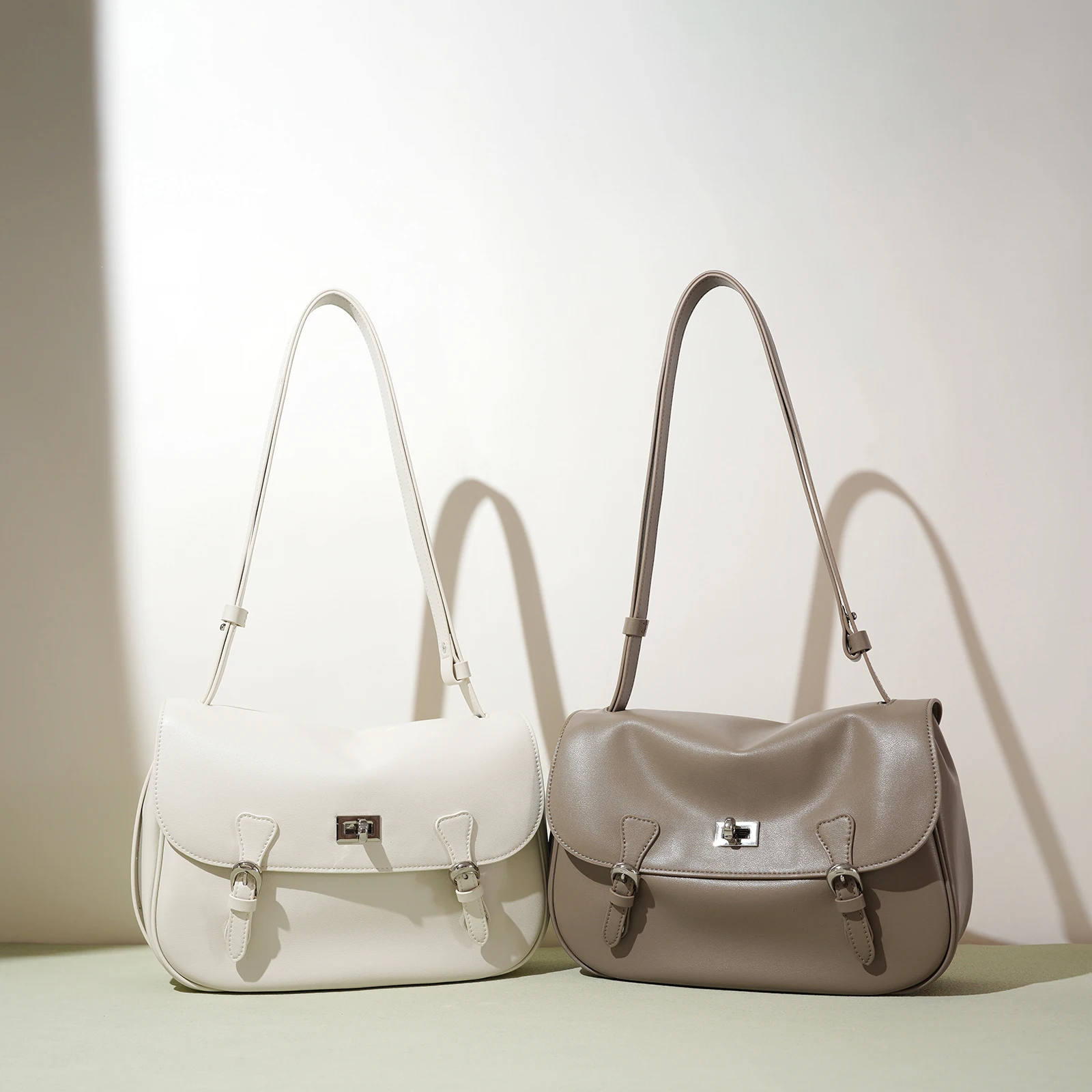 

Women's Leather Handbag Rodeo Messenger Bag Casual Style Cowhide Shoulder Crossbody Bags Minimalist Flap for Ladies Girls Totes