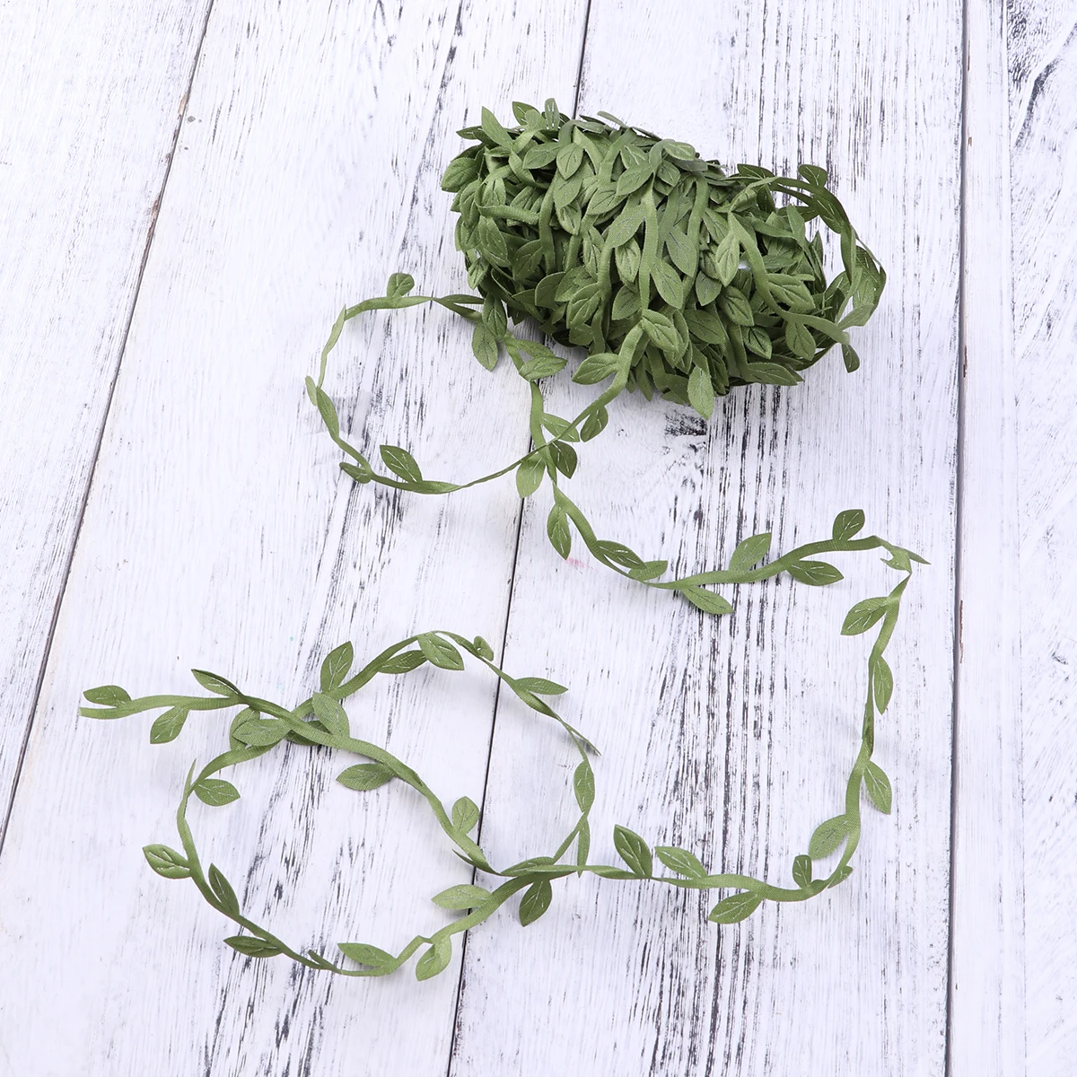 

Simulated Green Leaf Vine Artificial Leaves Garland Fake Rattan Fern Decorative Plants Wedding Party Home Decoration