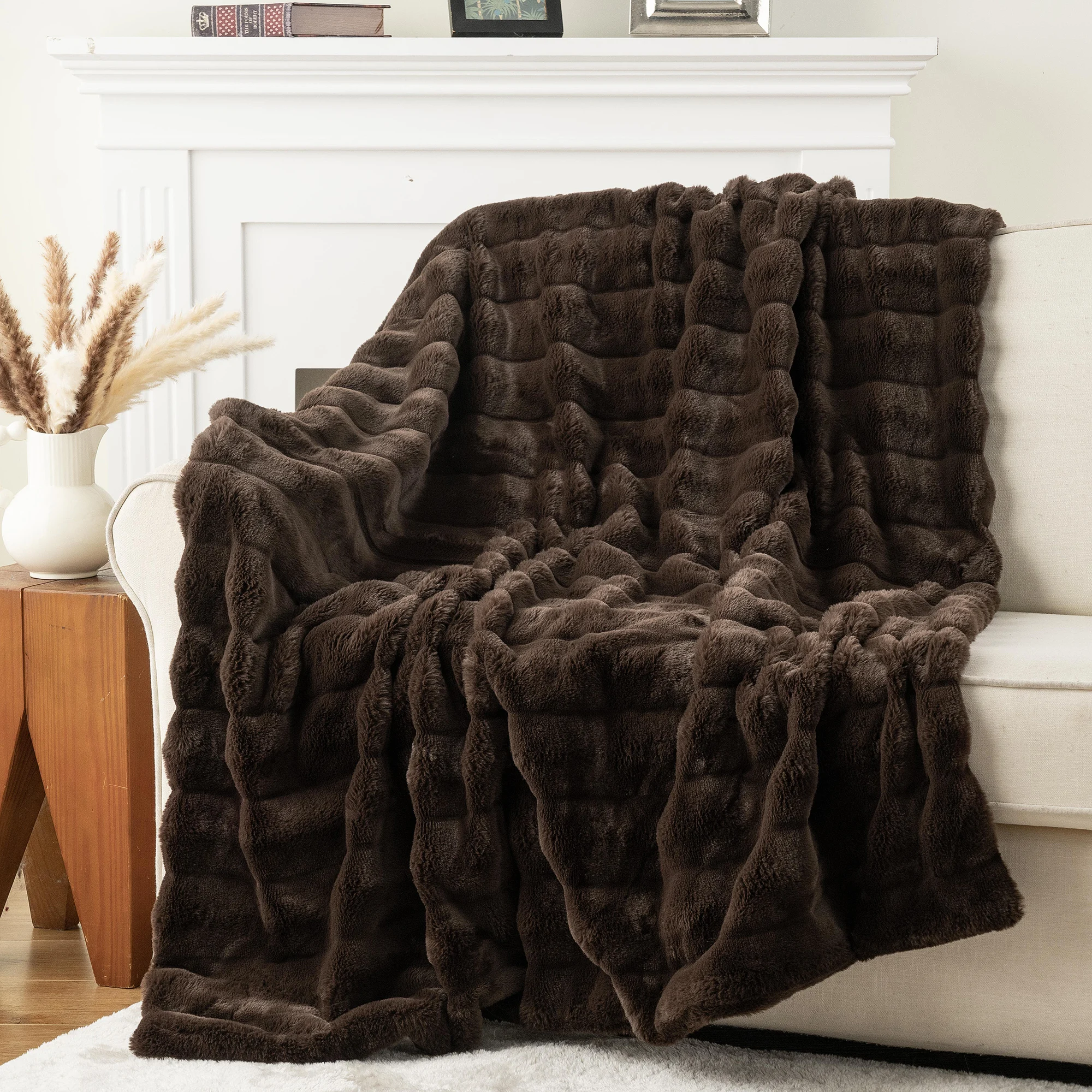 

Battilo Faux Fur Throw Blanket ,Faux Rabbit Fur Blanket ,Fluffy Plush Thick Blankets for Bed Sofa,Soft Cozy Fuzzy Mink Blanket