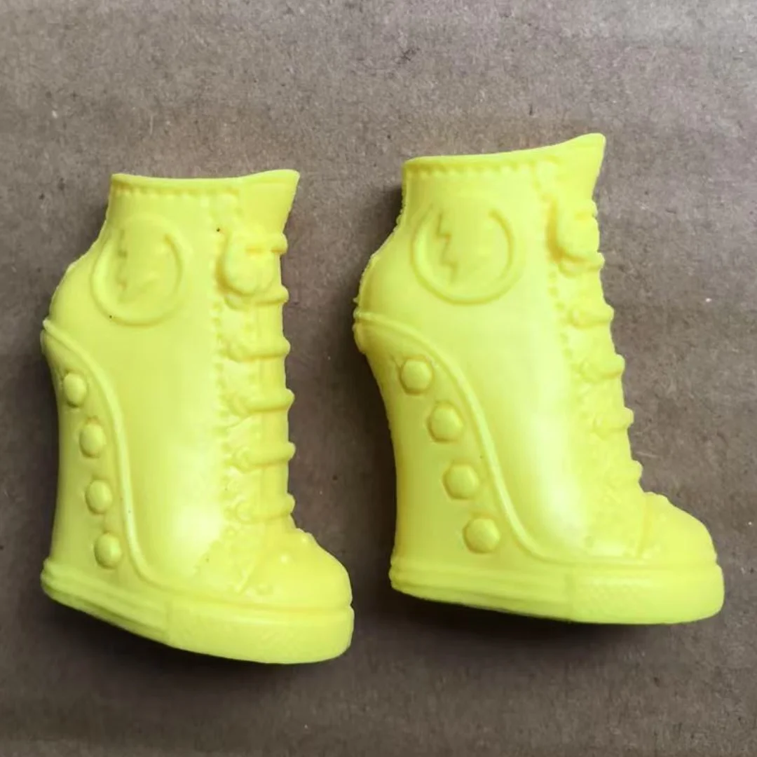 Original Monster High Puppe Schuhe Stiefel Sandalen 1/6 Puppe Zubehör Mode Puppe Persönlichkeit Dekore Bunte Puppe Teile