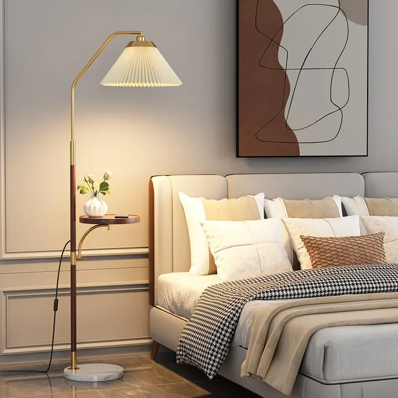 American Floor Lamps with Pleated Lampshade Nordic Living Room Sofasides Vertical Lamp Bedroom Bedside Study LED Standing Lights