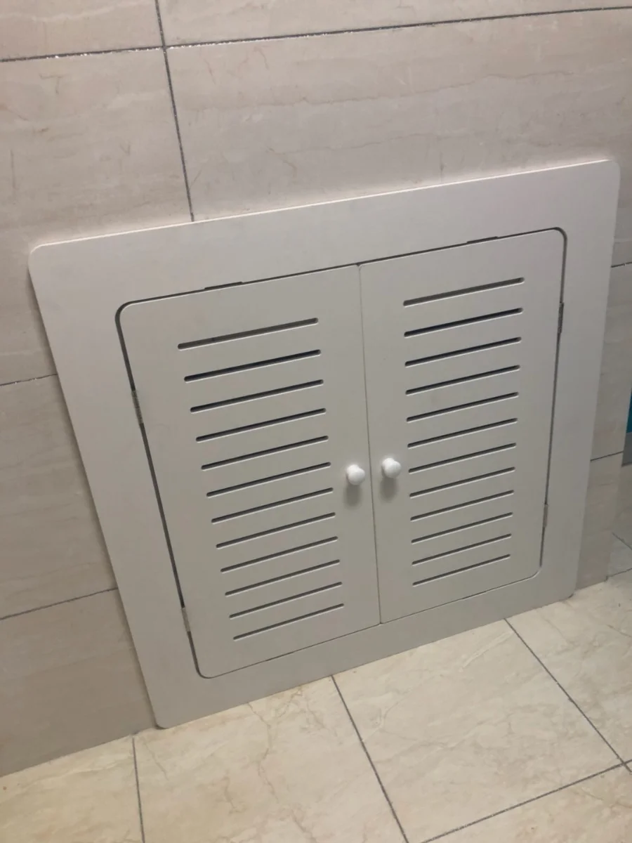 Customized floor heating water separator shield wall hole cover