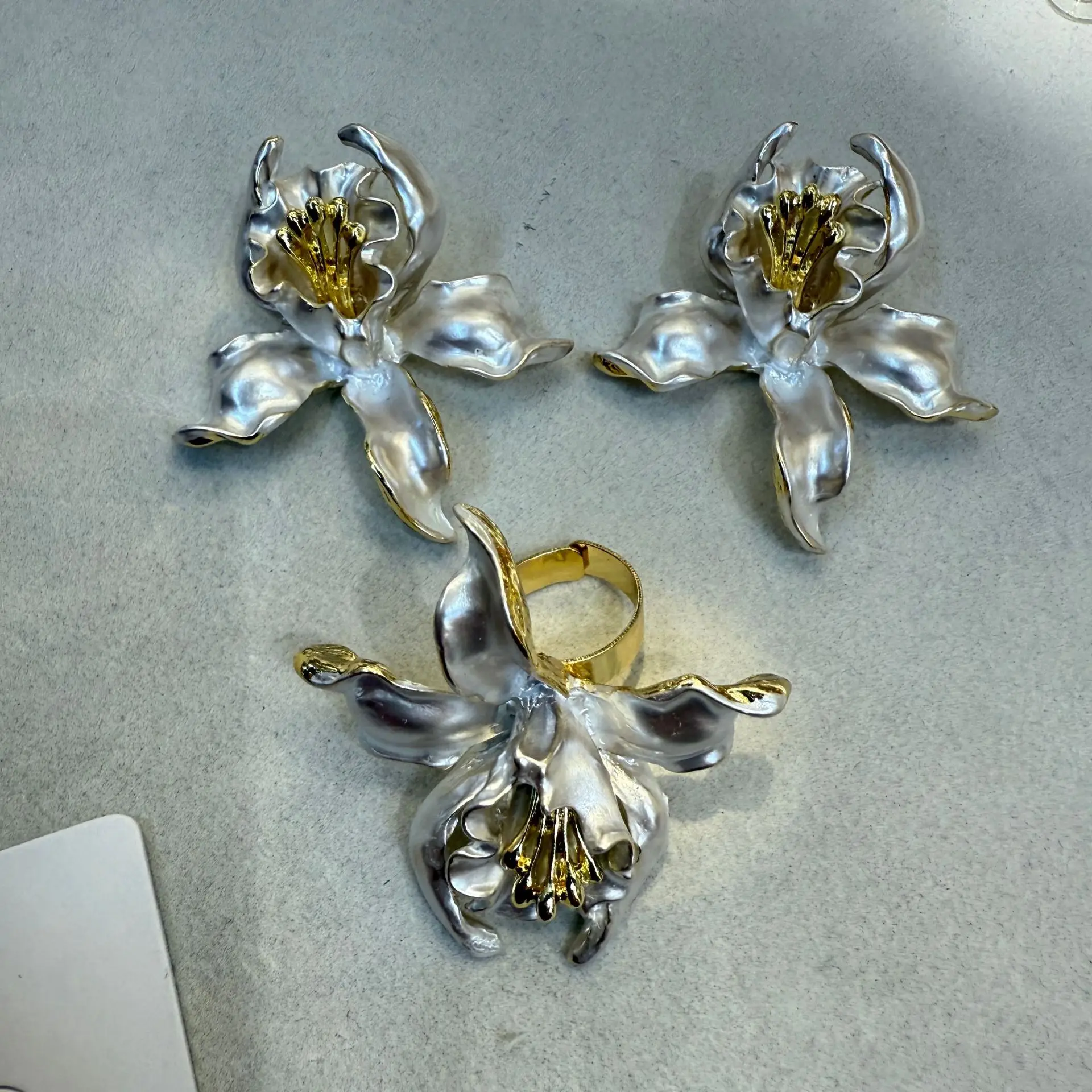 French retro personality light luxury metal enamel dripping magnolia flower earrings exaggerated fashion high sense earrings wom