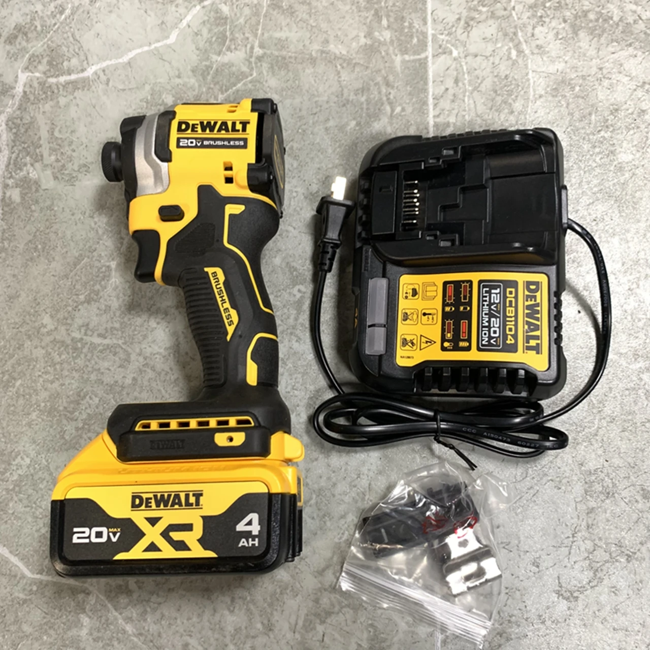 

New Dewalt DCF850 1/4" impact driver 20v Includes 4.0AH battery And charger New Tools