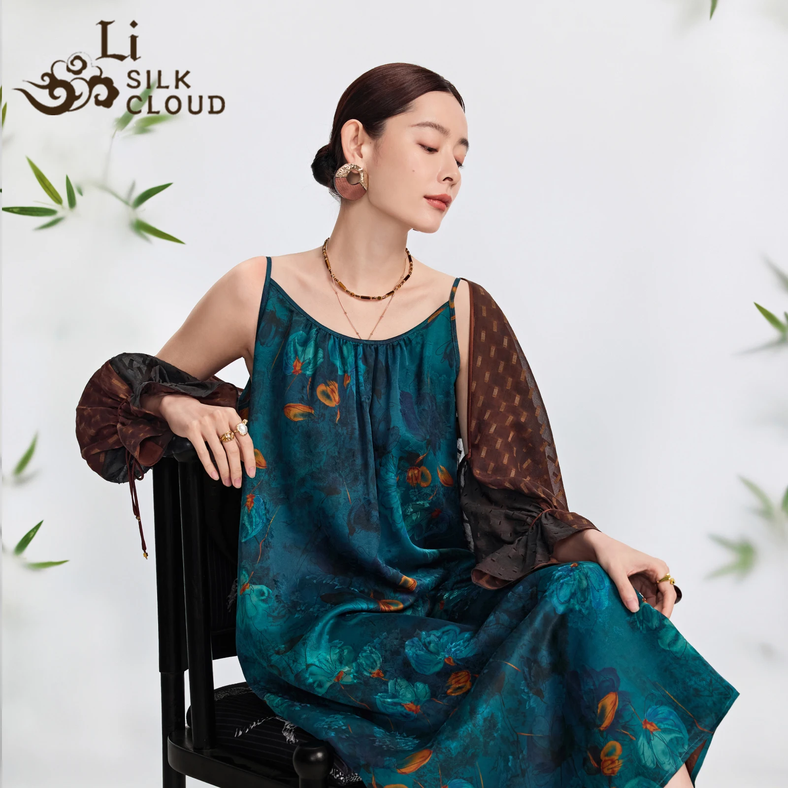 

LI SILK CLOUD xiangyunsha Dress - Skin-Friendly Glossy Fabric, Lustrous Silk Texture, Elegant Oriental Gown Guangdong Gauze