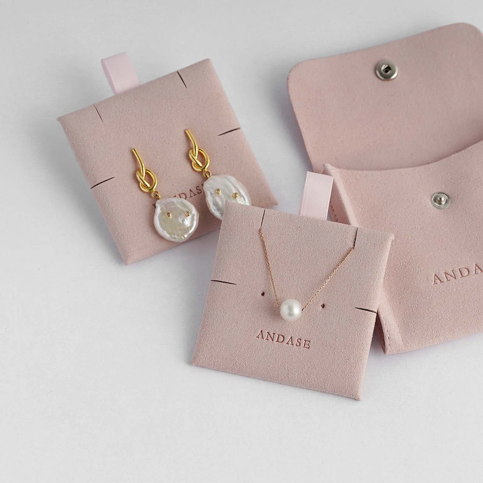100pcs 8x8cm Custom Logo Pouch Insert Pad Set Snap Button Bag Pink Microfiber Earrings Necklace Ring Jewelry Pouches Business
