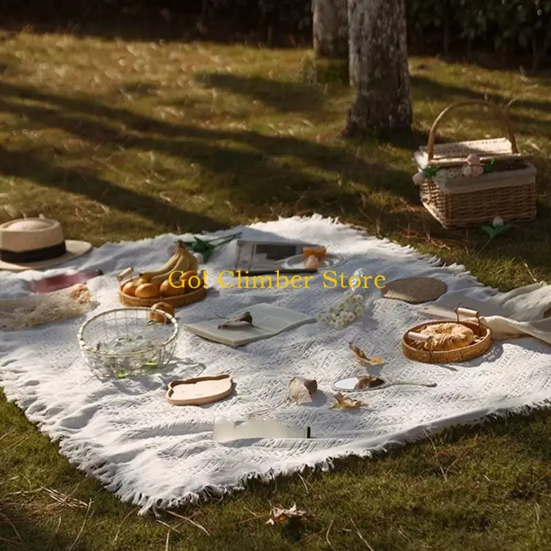 Q84C Durability and Light Weight Camping Mats Machine Washable Picnics Blanket For Hiking Backpacking And Picnics