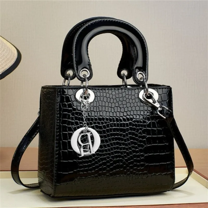 

Женская повседневная сумка Удобный дизайн для повседневного ношения и типических занятий Легкий выбор