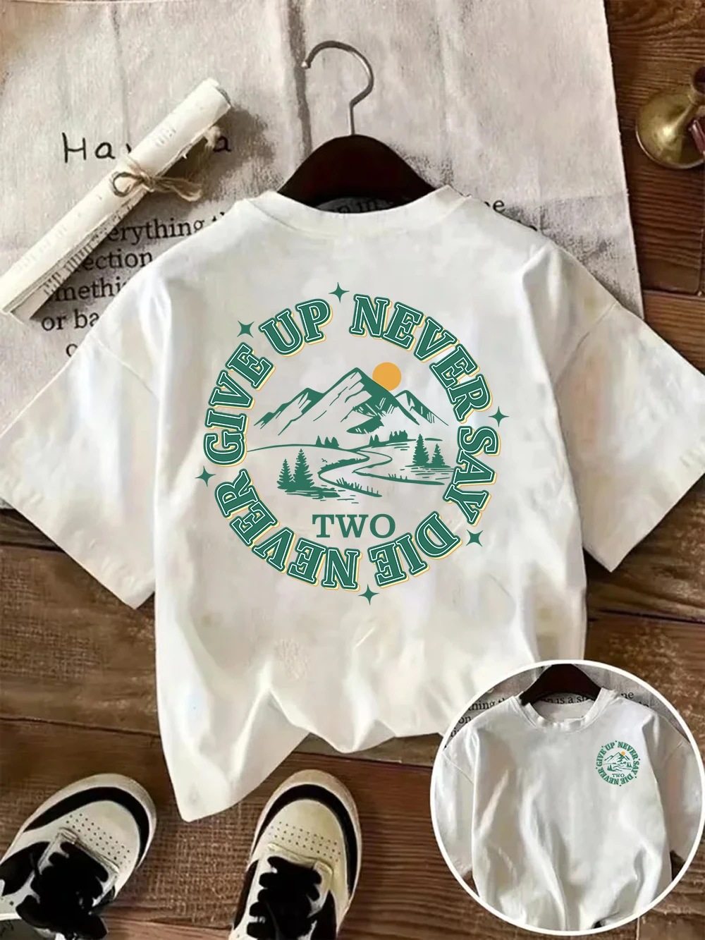Camiseta com Estampa de Montanha 'Never Give Up' para Meninos e Meninas, Camiseta Casual Gótica, Roupas Femininas Y2K, Camisetas Gráficas
