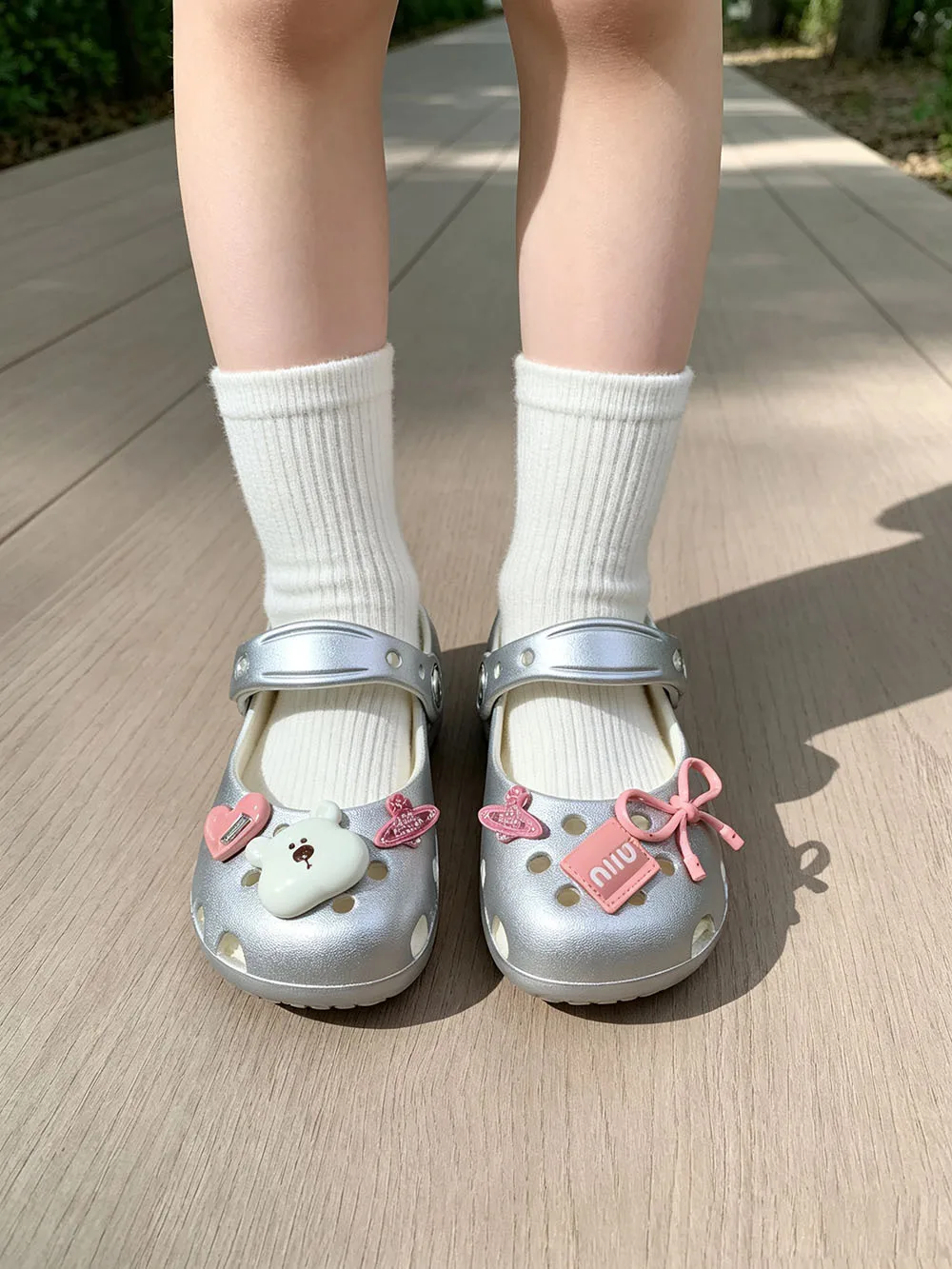 2026 Kinder Mädchen Ballett Mary Jane Clogs Silber Niedliche Bären-Charms Verstellbarer Riemen Rutschfeste Sommer Strand Outdoor Sandalen – Detail 18