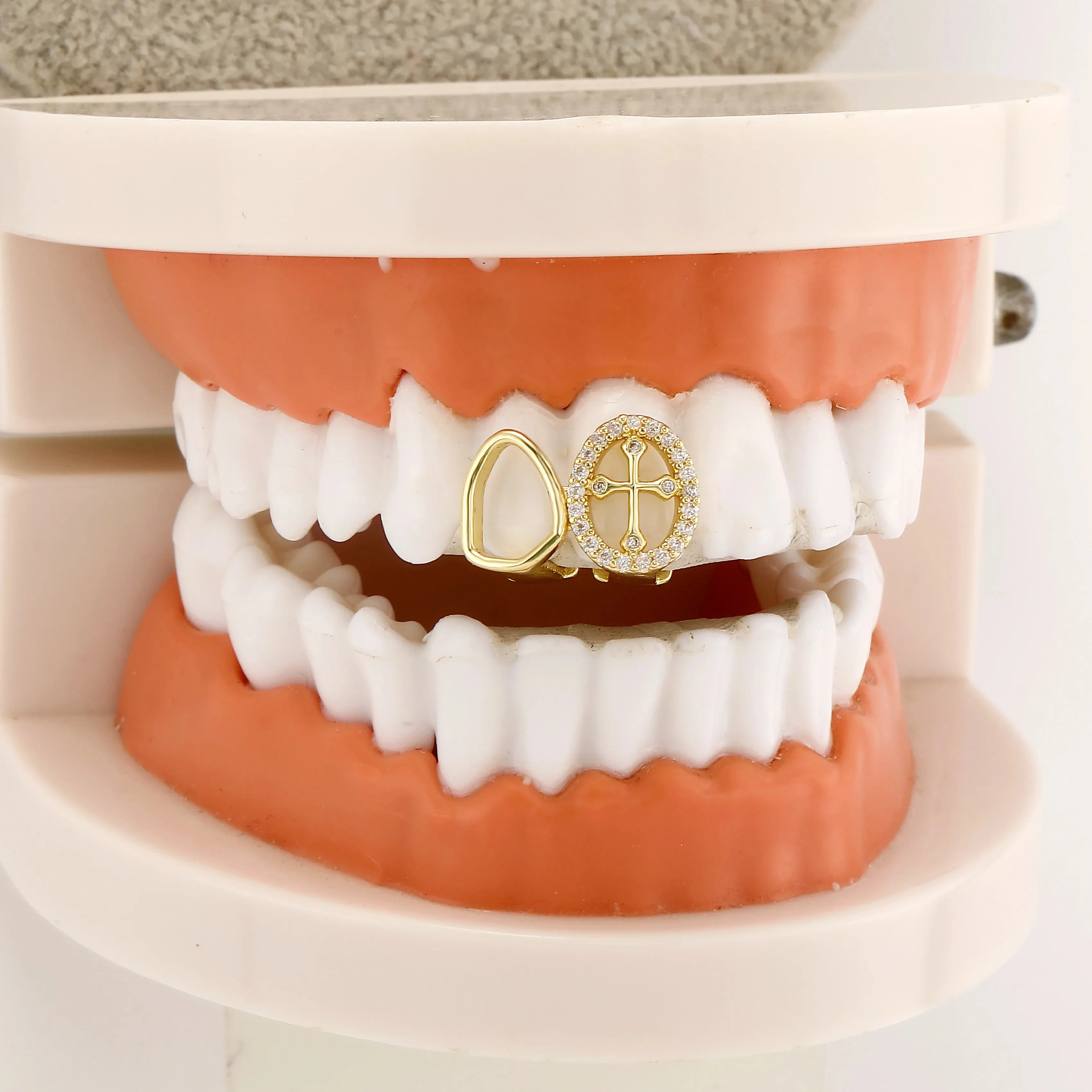 Unisex Iced out Zircon Double Hollow Cross Grillz Teeth Hip Hop CZ Stones Tooth Caps Jewelry Dental Grills for Unisex
