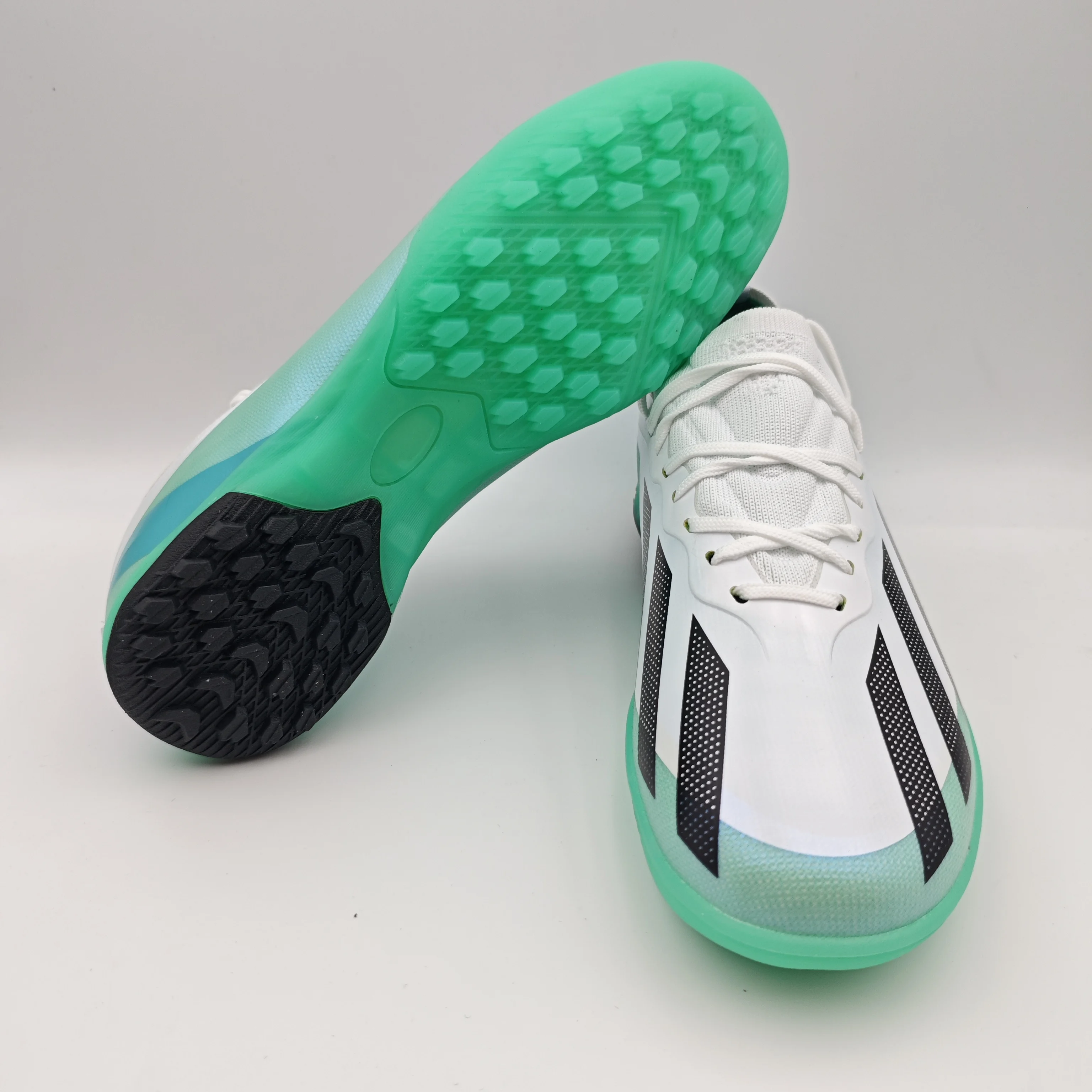 

Mens Soccer Shoes Training Non Slip Turf Football Boots Cleats TF/FG Outdoor Indoor Sports Ultralight Match Adult Football Shoes