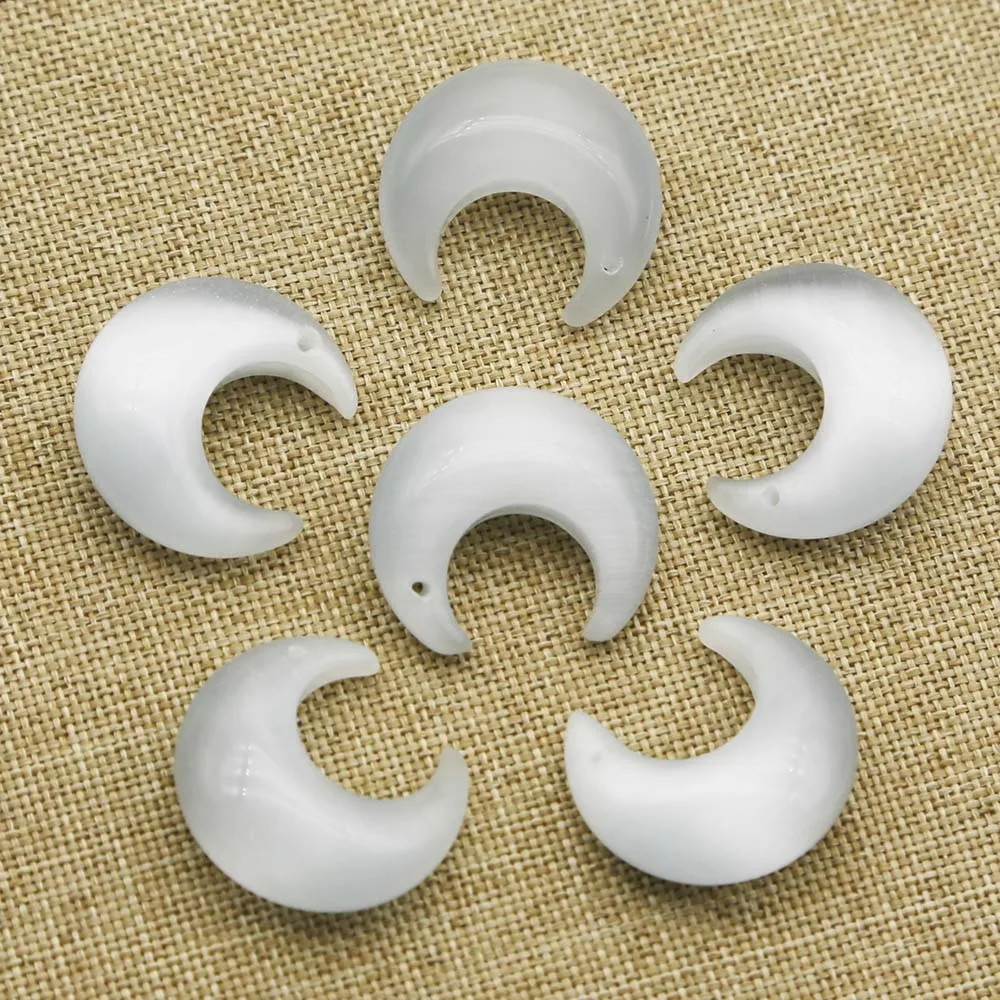 

Natural Stone White Moonlight Cat's Eye Crescent Necklace Perforate Pendant Reiki Charms Jewelry Accessories Gift Wholesale 8Pcs