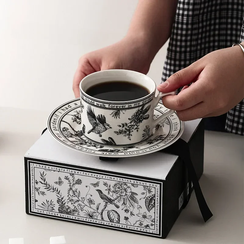 

High Quality Bone Porcelain Coffee Cups Vintage Ceramic Cups on-glazed Advanced Tea Cups and Saucers Sets Luxury Gifts Tazas