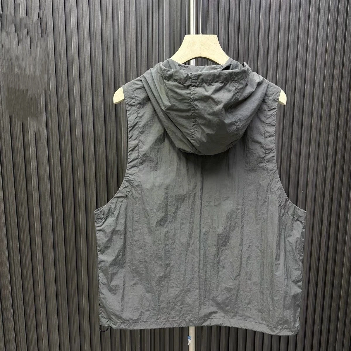 Summer 2026 Trendy Brand Hooded Multi-Pocket Workwear Vest Outdoor Functional Sleeveless Shoulder Pad Casual Jacket