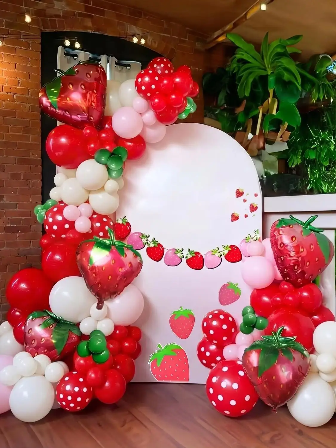 144-teiliges Rosa-Rotes Ballonbogen-Girlanden-Set, Erdbeer- und Gänseblümchen-Folienballons, Süße Beeren-Geburtstagsdekoration für Mädchenpartys