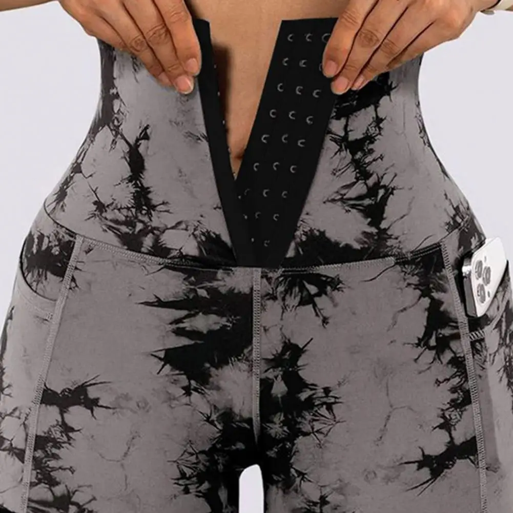 Calção de cintura alta feminina com estampa corante gravata, design de bolso com controle da barriga, shorts casuais magros, moda acima do joelho