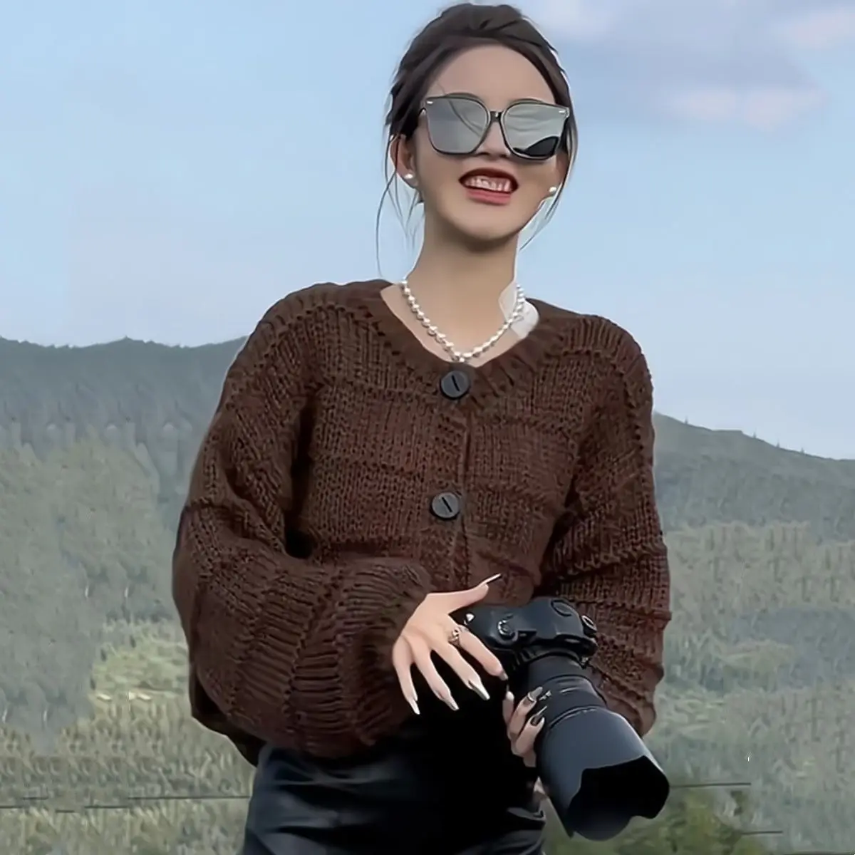 

2025 Retro Solid Color Knitted Cardigan Sweater Women's Autumn New Style Lazy Loose Wind Soft Glutinous Fashion Top