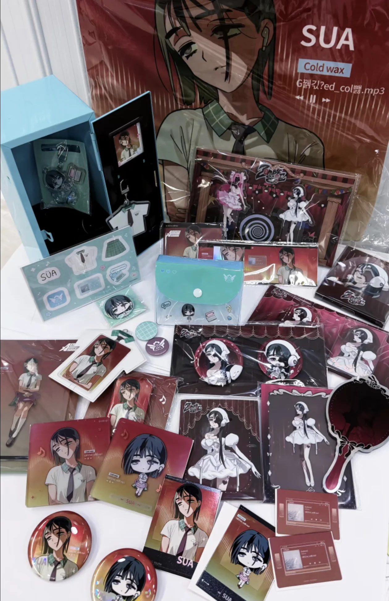 Alien stage with March Monster Fading Youth Goods Alien stage badge pillow cards holder Ivan Till Luka Sua official original