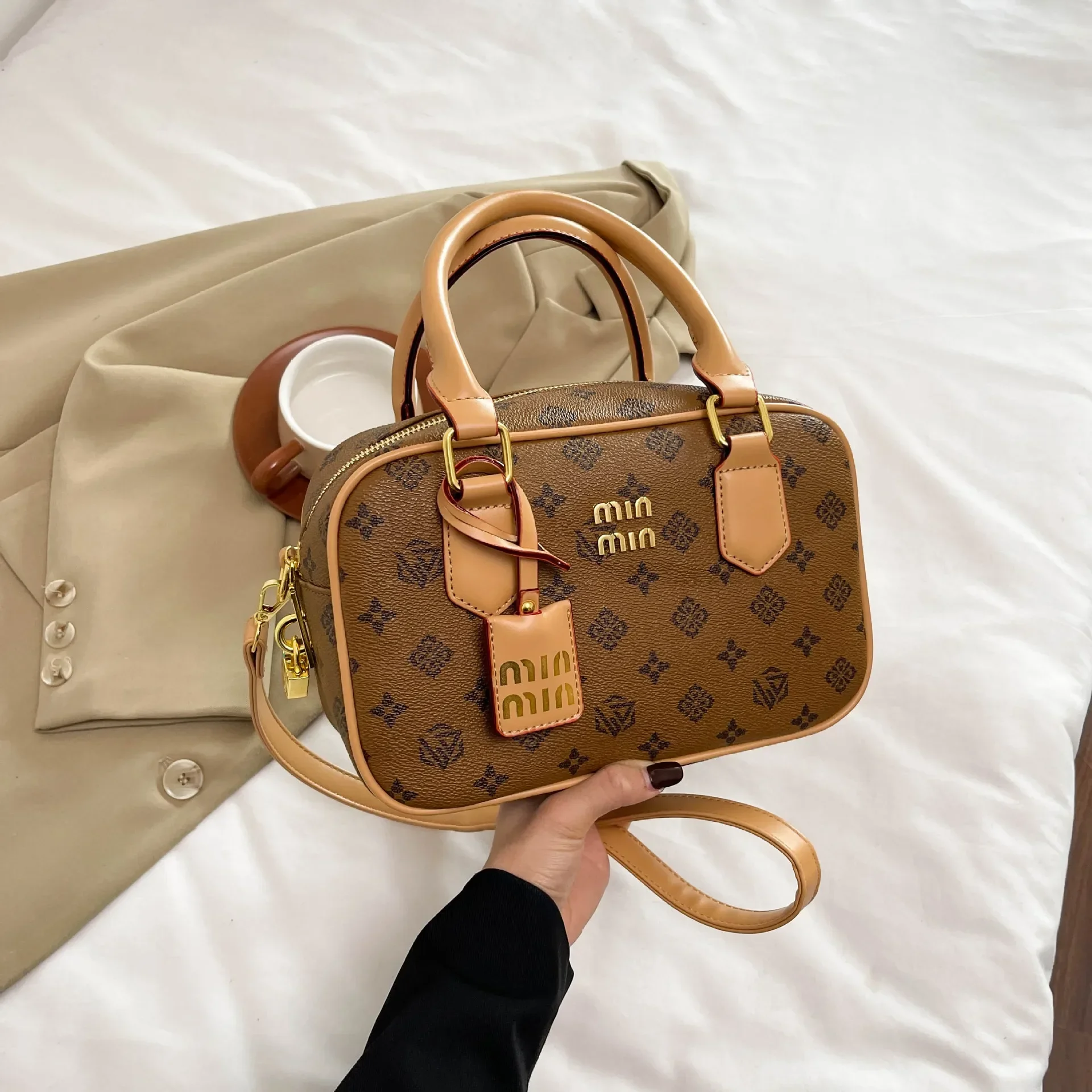 حقيبة وسادة مبطنة عتيقة لعام 2025 للنساء، حقيبة كروس قابلة للتحويل بثلاثة اتجاهات مع سلسلة ذهبية ومخمل OEKO-TEX، محفظة كتف ريترو