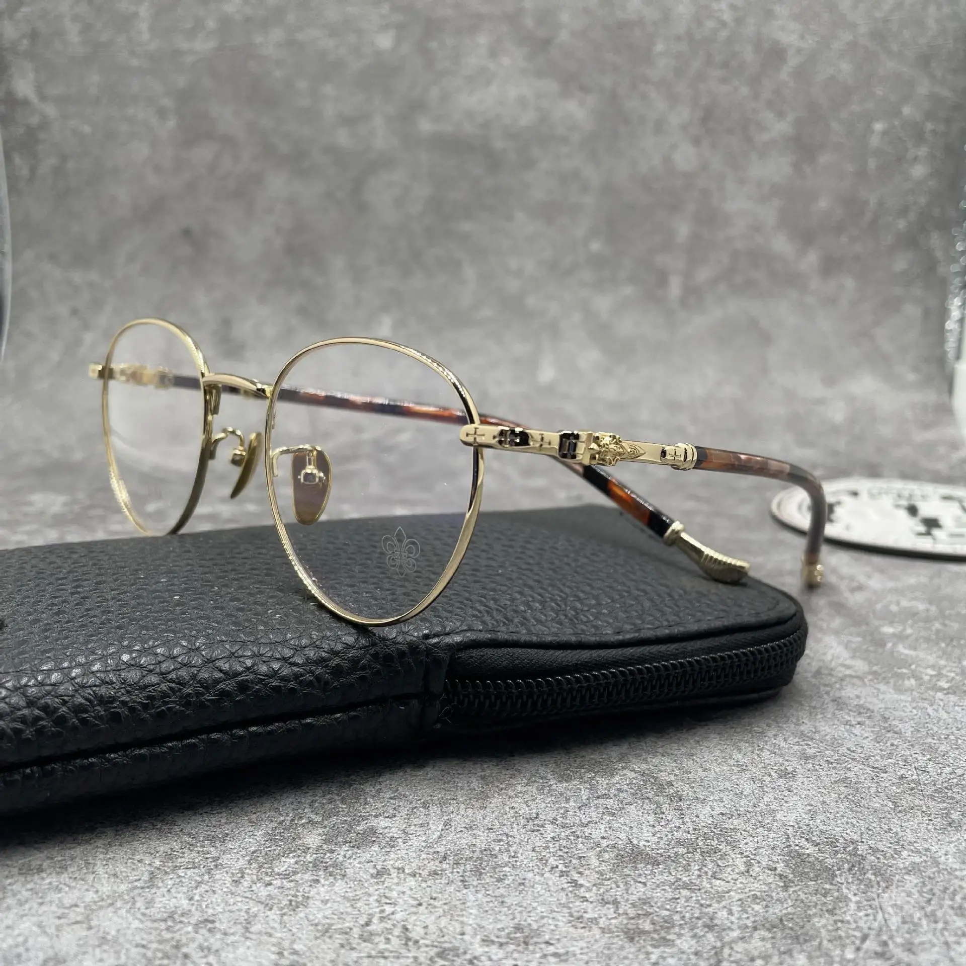 The New Vintage Frame Plate Handmade Punk Trend Acetate CH8242 Men and Women Universal Prescription Glasses