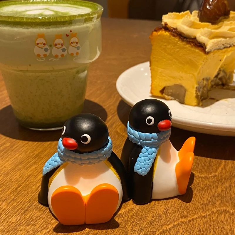 Cute Pingu Penguin Resin Mini Figurine, Scarf Cartoon Desk Ornament, Miniature Car Dashboard Decor, Kawaii Collectible Gift for