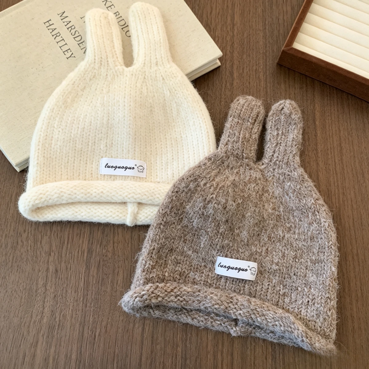 Niedliche Hasenohren-Baby-Wollmütze Herbst Winter Gerollter Rand Warme Strickmütze Kinder Jungen Mädchen Einfarbige Strickmütze Weihnachtsgeschenk – Detail 5