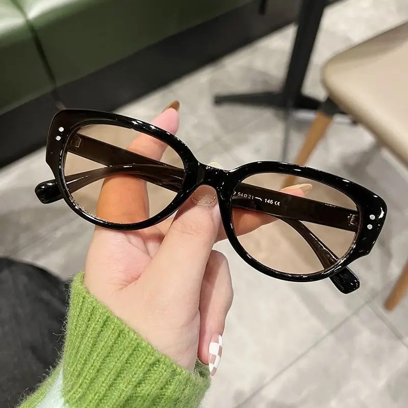 

Women's New Fashion Design Sunglasses Round Frame Cat Eye Eyewear for Men Female Large Outdoor UV400 Protection Sun Glasses