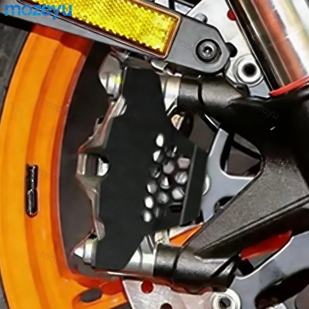 

Front Caliper Guard For 790 890 990 DUKE Super 1290duke R 1390 SuperDukeR Motorcycle Front Brake Master Cylinder Guard Cover