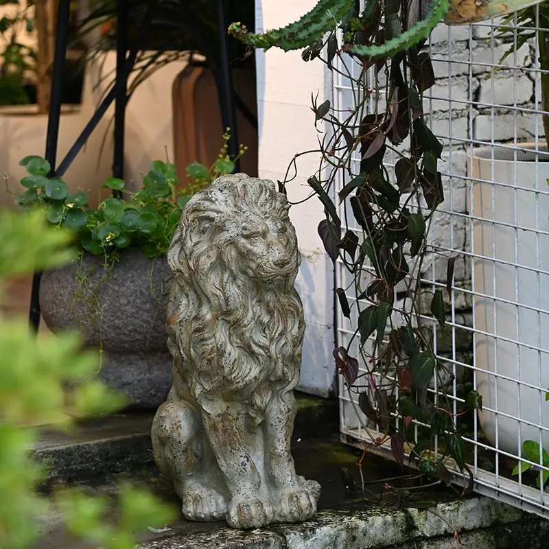 intage Distressed Resin Lion Statue, Sitting Lion Sculpture Floor Decor, Outdoor Garden Patio Yard Ornament, Indoor Home