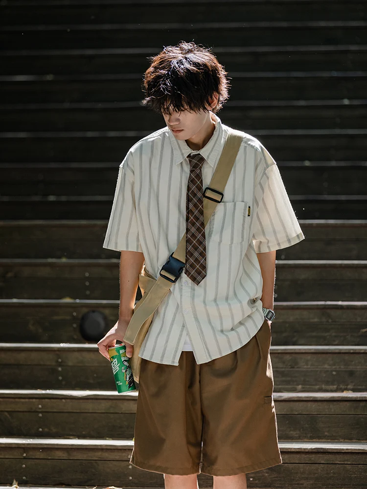 

y Japanese Retro Striped ort Sve Casual irt Men Summer Loose Couple Student Lightweight irt Jaet
