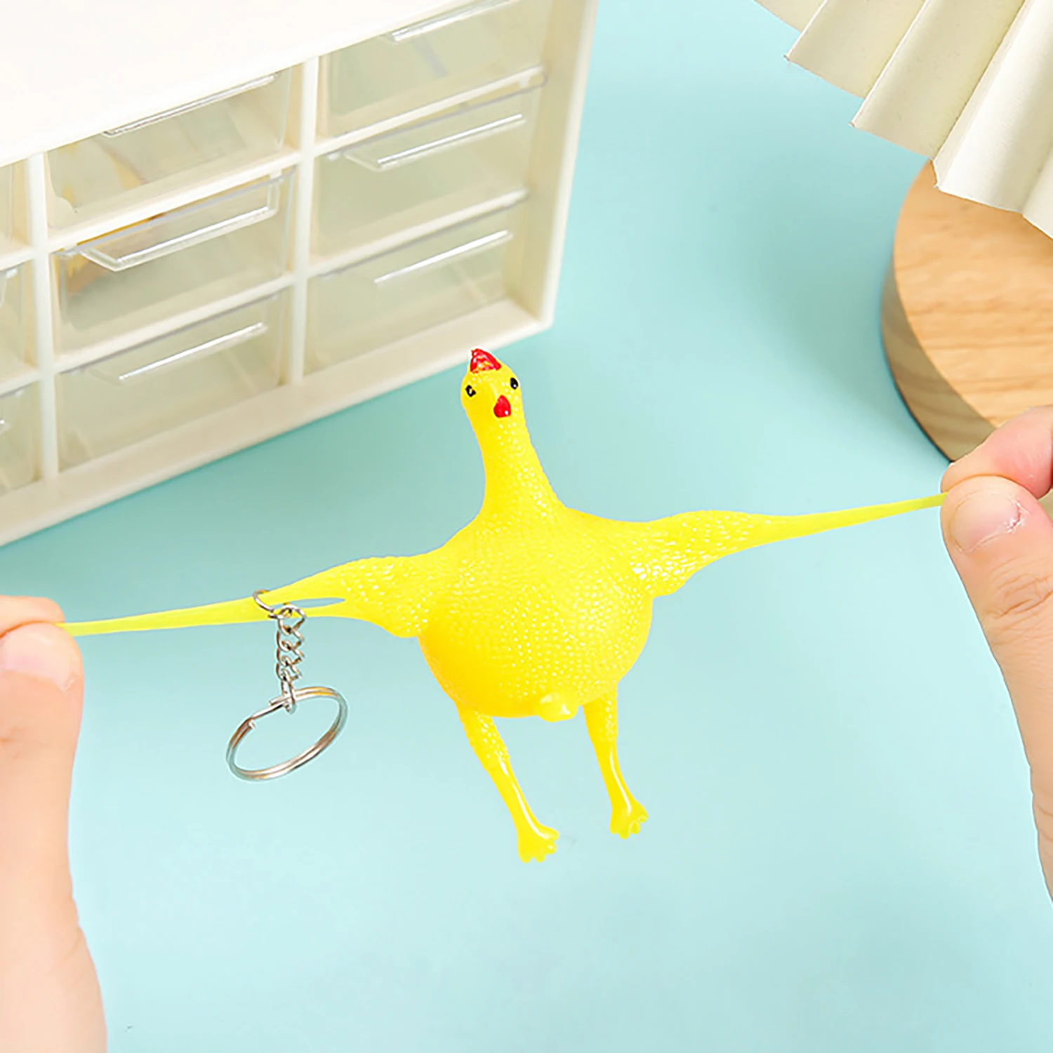 Lustiger Schlüsselanhänger zum Entlüften von Hühnern zum Stressabbau, Streichspielzeug zum Aprilscherz