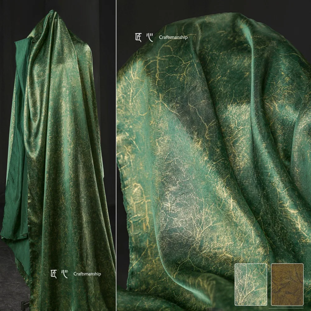 Tela de Satén Triacetato con Patrón Oscuro Verde Dorado, Elegante y con Buen Caída, para la Confección de Camisas, Vestidos, Pantalones, Chaquetas y Prendas Chinas