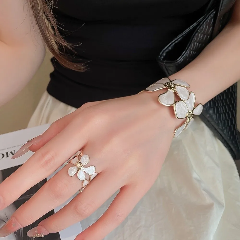 Opening Flower Bracelet and Ring Kit Pleated Metal Iron Women's Wedding Jewelry Set Vintage Exotic Style Open Floral Bangle