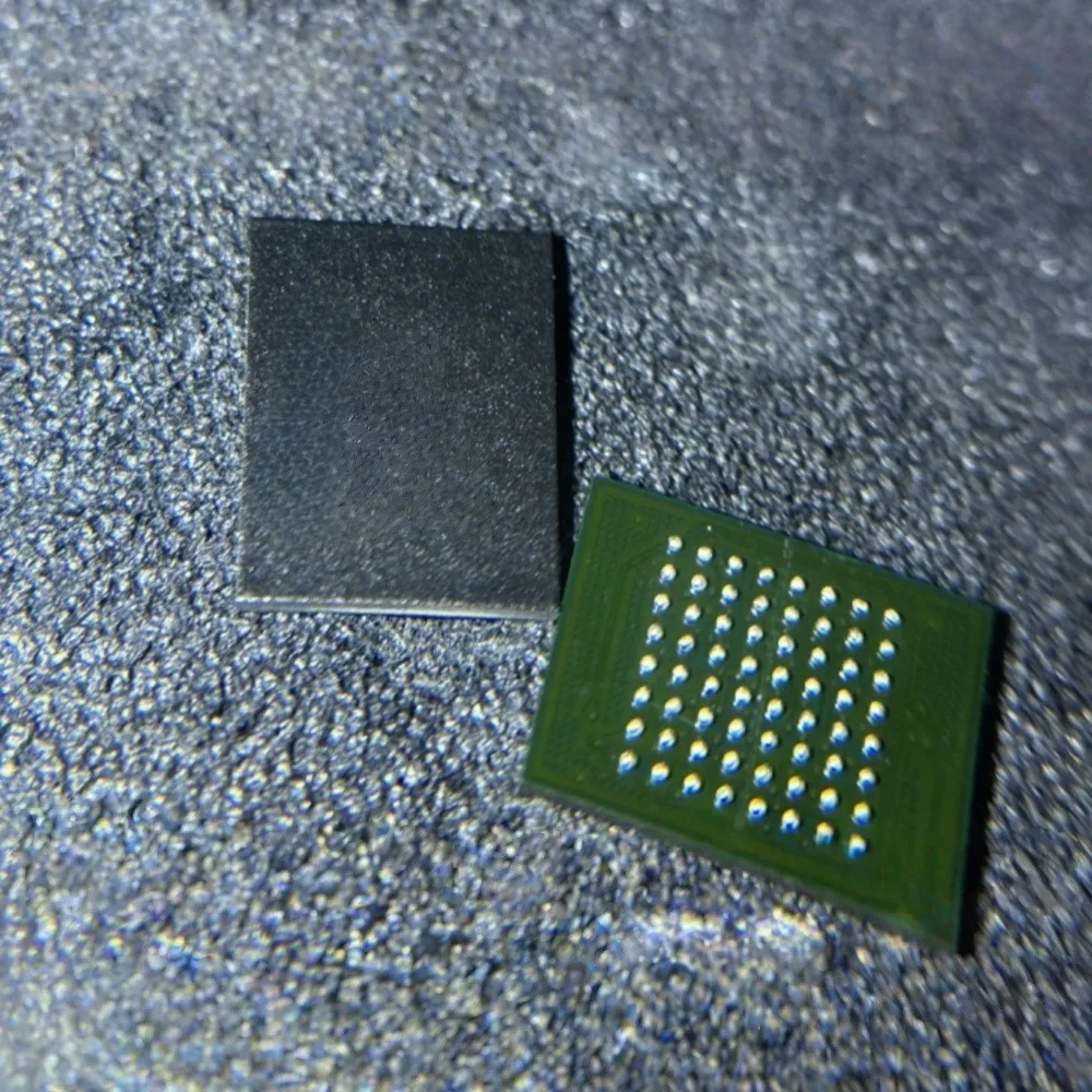 1-10PCS IS42S32200L-7BLI IS42S32200L PC28F256P30TFE ADC0844CCN ADC0844 MC1458P MC1458CP MC1458P1