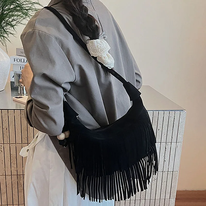 Borsa a tracolla smerigliata con nappa da donna 2025 Borse a tracolla singole versatili vintage autunno inverno Borsa sotto le ascelle con cerniera tinta unita