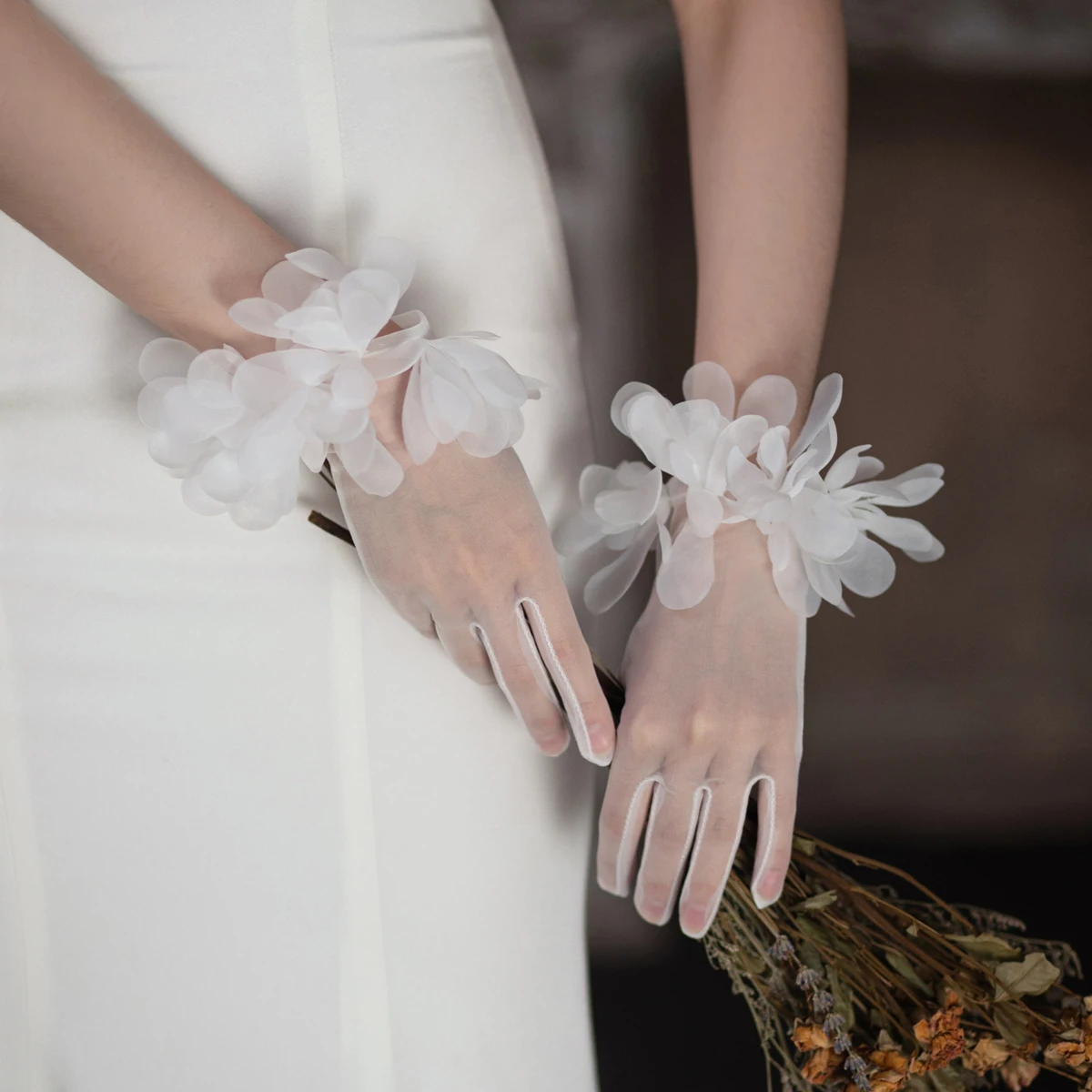 Gants en tulle doux pour les patients de mariage, fleurs de raisin, bord à volants, gants blancs pour mariées courtes, gants de demoiselle d'honneur pour femmes, reconstitution historique de Rh, WG095