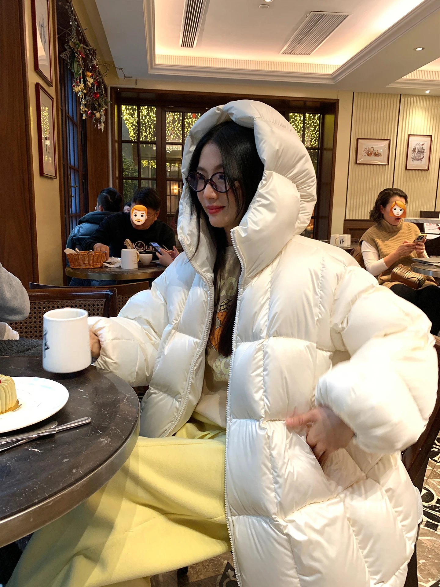 

Women's White Duck down Jacket 2025 New Design Sensation Hooded Mid-Length Outerwear Casual Style Thickened Zipper Closure