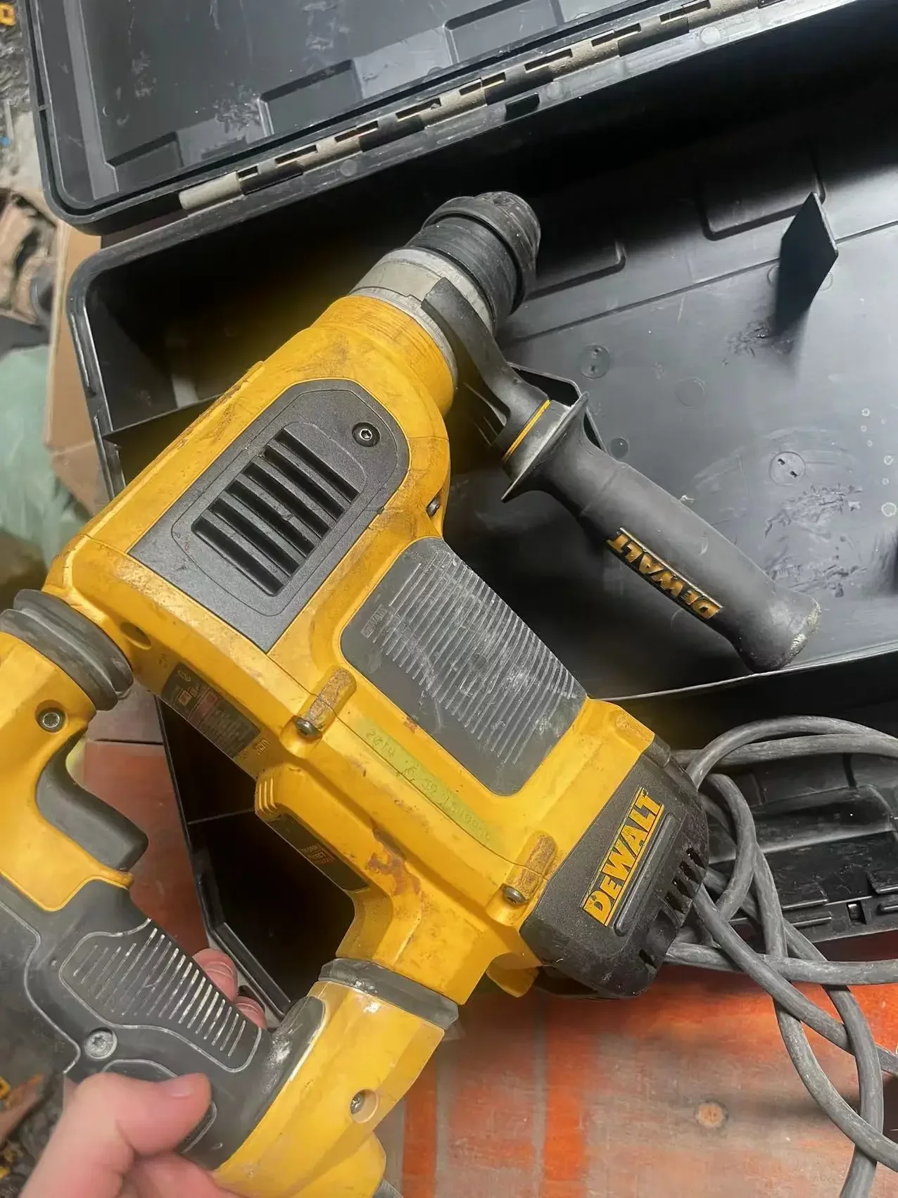 DEWALT D25413 HAMMER,120VOLT ,WITH HARD BOX