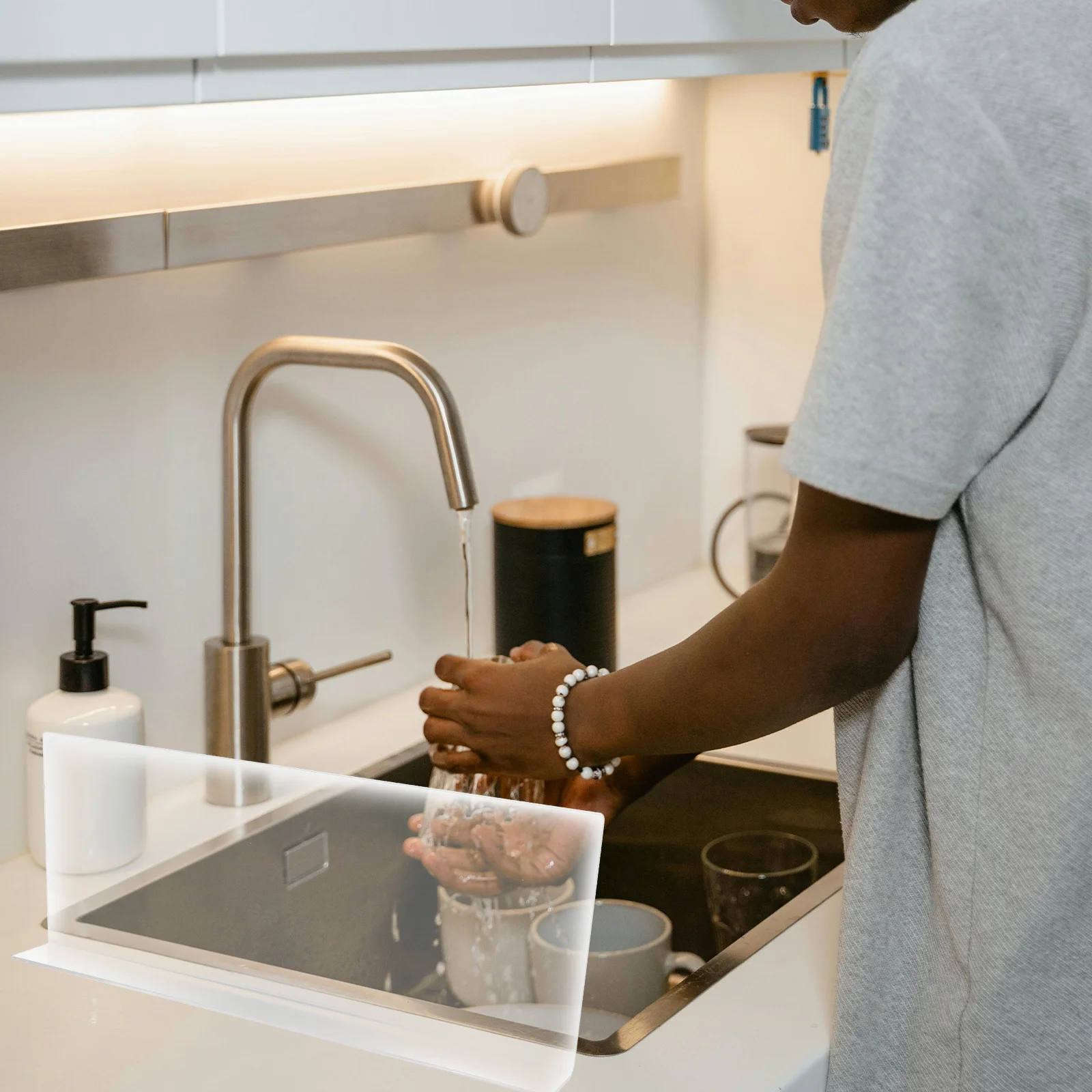 

4pcs Clear Bathtub Splash Guard Corner Waterproof Shower Barrier For Sink Bathroom Washbasin Spatter Protector Tub Water Stopper