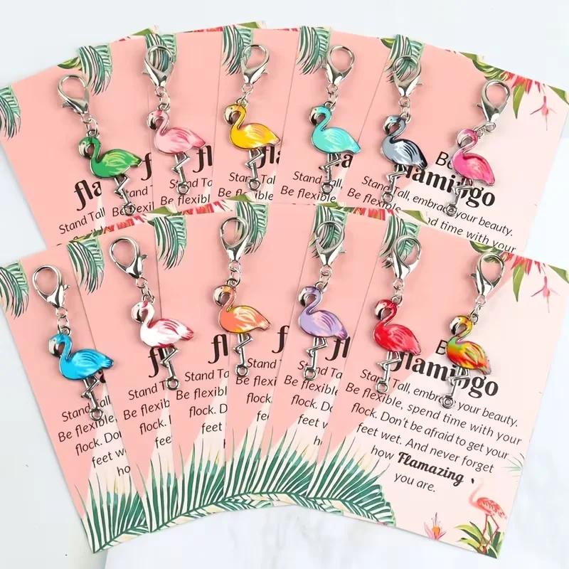 Ensemble de 12 porte-clés élégants et charmants en forme de flamant rose, avec cartes d'encouragement flamant rose – Accessoires à thème animalier de style dessin animé, élégants et raffinés, porte-clés plats 2D, parfaits comme pendentifs tendance pour sacs à main, sacs à dos, portefeuilles, idéaux comme cadeaux d'anniversaire ou de fêtes.