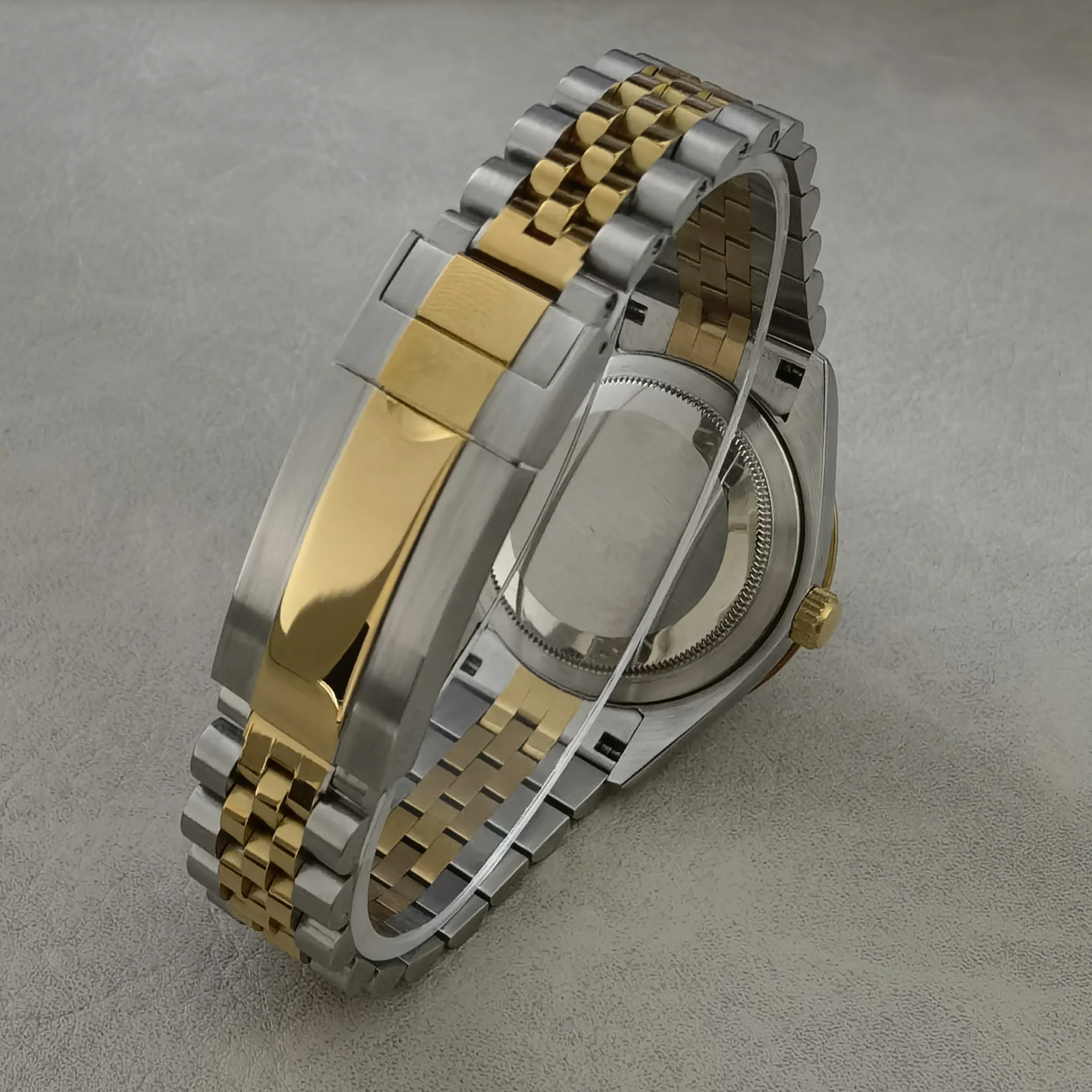 Cassa lucida in acciaio inossidabile adatta al movimento automatico NH35 36 Vetro zaffiro da 36 mm/39 mm, lente d'ingrandimento, parti a 3 punti