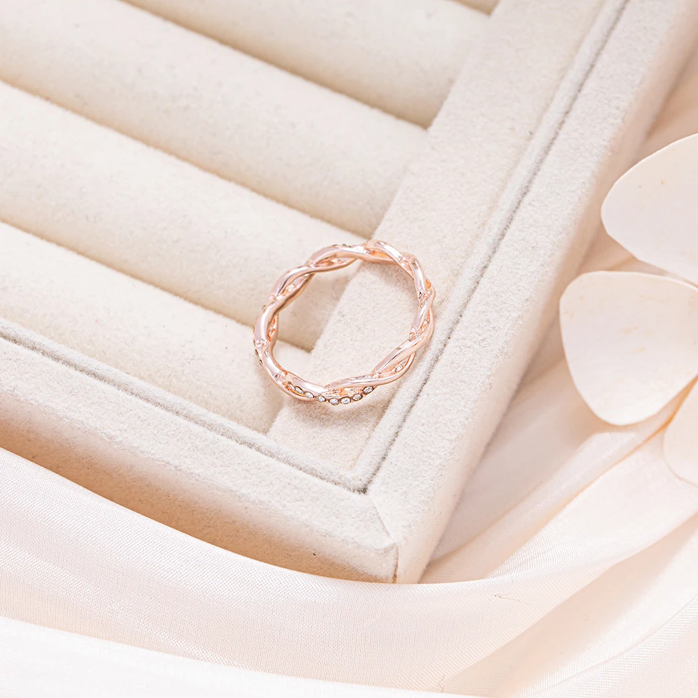 Trendy Twist Rings for Women Wedding Bands Fashion Contracted Design Bridal Rings with Sparkling Cubic Zircon Hot Jewelry image 2
