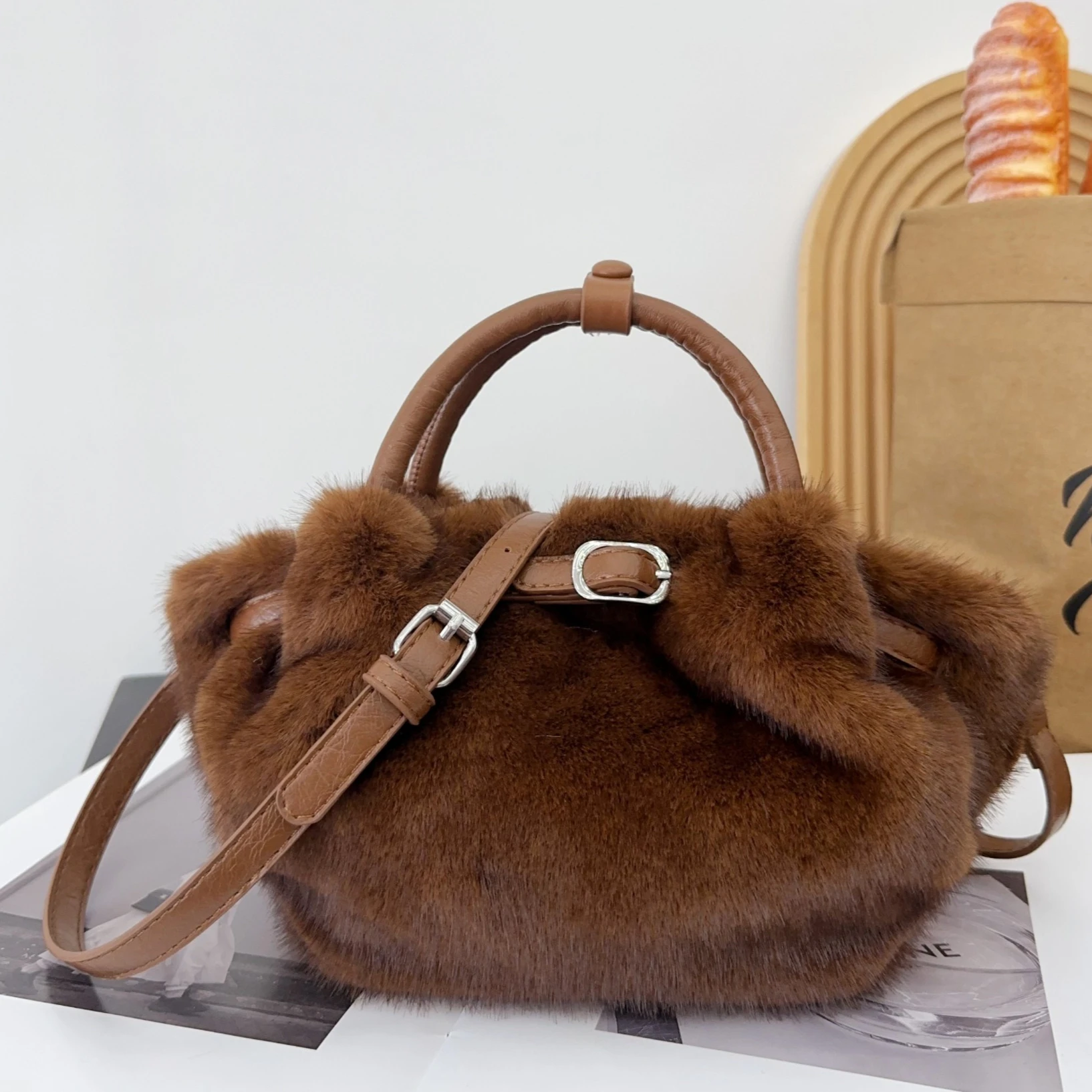Winter Plush Clutch Purse Handbags for Women Faux Fur Belt Design Female Crossbody Bags Pleated Furry Fluffy Handle Shoulder Bag