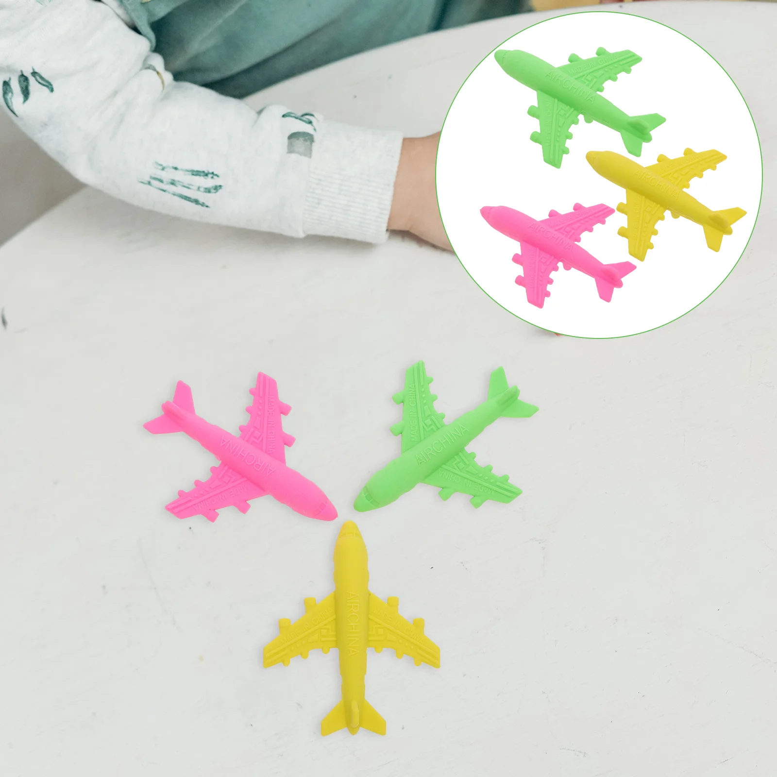 Gomme da cancellare a forma di aeroplano da 18 pezzi Forniture di cancelleria per studenti Kawaii carini Bomboniere in plastica Giocattoli per l'apprendimento dal design leggero e divertente